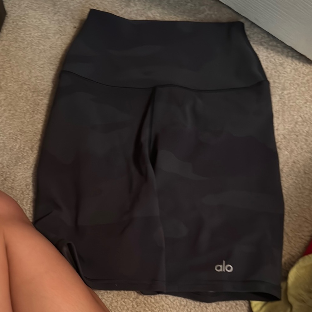 ALO Yoga Camo Black Bike Shorts High-Rise Performance